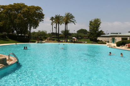 Imagen de las piscinas municipales del Parc dels Capellans.