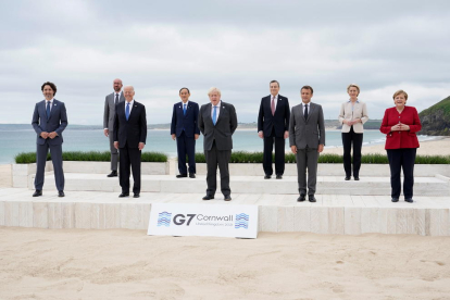 Los líderes del G7 Justin Trudeau, Joe Biden, Yoshihide Suga, Boris Johnson, Mario Draghi, Emmanuel Macron i Angela Merkel amb Ursula von der Leyen i Charles Michel, en Carbis Bay, Regne Unit,