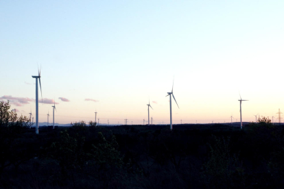 Plano general de los aerogeneradores en funcionamiento en los parques eólicos de Vilalba dels Arcs, en la Terra Alta.