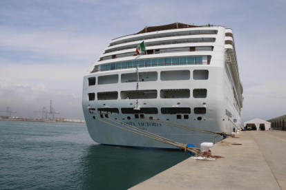 Imatge d'Arxiu del Costa Victoria, de Costa Cruceros, atracat al Port de Tarragona el 2018.
