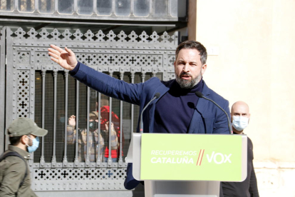 Plano medio del presidente de Vox, Santiago Abascal, en el acto electoral en Tortosa.