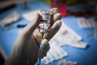Romania, Dinamarca, Islàndia i Noruega han decidit suspendre la inoculació de la vacuna.