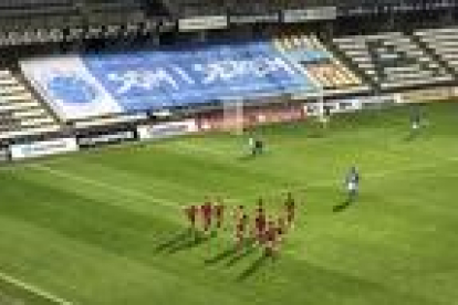 Els jugadors del Nàstic celebra un gol contra el Lleida