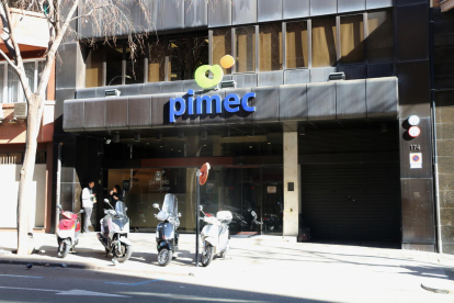 La sede de Pimec, situada al número 174 de la calle Viladomat de Barcelona.