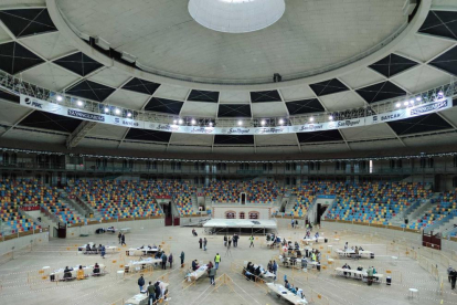Imagen de las mesas electorales ubicadas en la Tarraco Arena Plaça de Tarragona