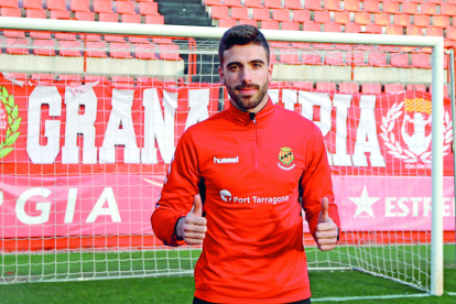 José Aurelio Suárez ja vesteix la samarreta del Nàstic de Tarragona.