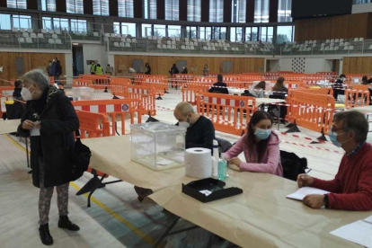 Imagen del interior de la Anella Olímpica de Tarragona, un punto de votación.