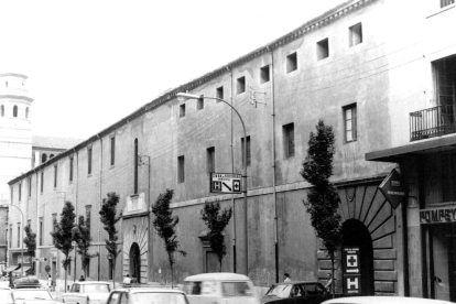 Imatge dels anys 60 de l'Hospital Santa Tecla a la Rambla Vella.