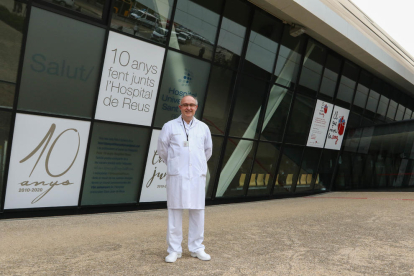 Jordi Sánchez, aquest dilluns, a l'entrada de l'Hospital de Reus.