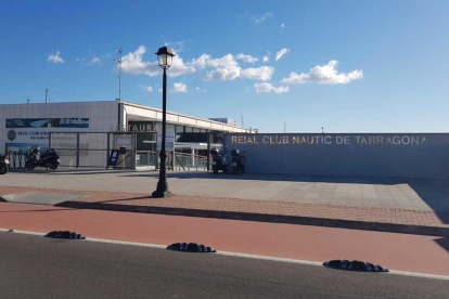 La fachada del Real Club Nàutic Tarragona.