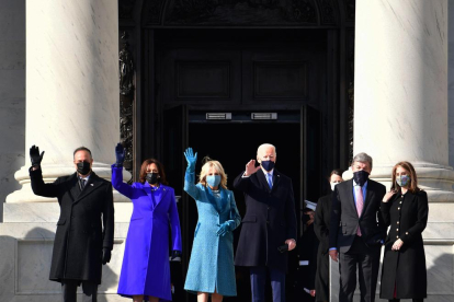 El presidente electo de los EE.UU. Joe Biden; su esposa Jill Biden, la vicepresidenta electa de los EE.UU. Kamala Harris y su marido, Douglas Emhoff.
