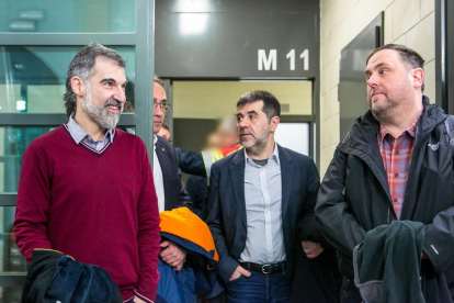 Jordi Cuixart, Josep Rull, Jordi Sànchez y Oriol Junqueras durante su traslado a Madrid.