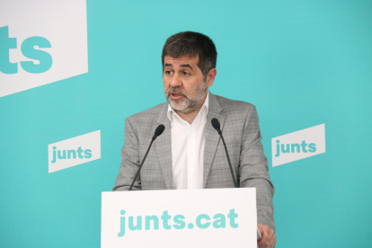 El secretario general de JxCat, Jordi Sànchez, en rueda de prensa desde la sede del partido.