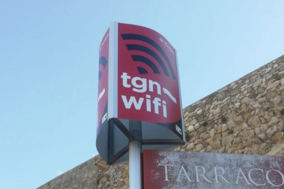Imatge d'un dels punts wifi ja instal·lats per l'Ajuntament al costat del parc Saavedra.