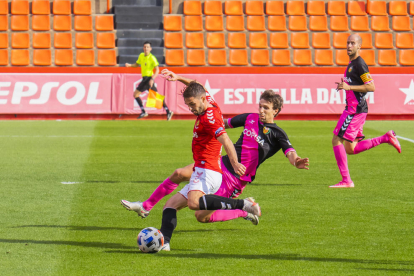 Fran Carbia apunta a l'onze contra el Llagostera.