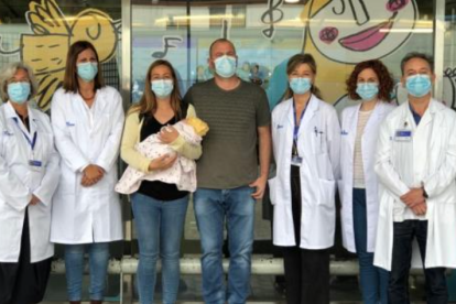 Vall d'Hebron aplica cirugía robótica para suturar el útero y evitar abortos