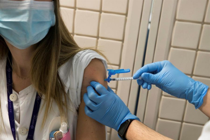 Vacunació de personal sanitari a Saragossa.