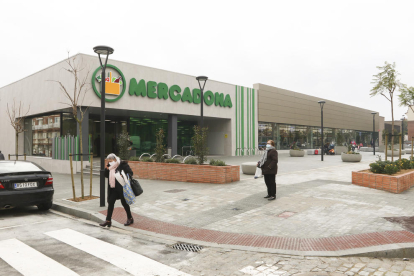 Façana del nou supermercat a l'antiga Sedera de Reus.