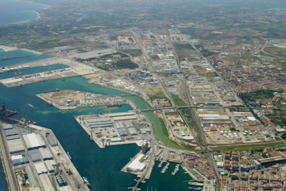 Imatge aèria de la química de Tarragona.