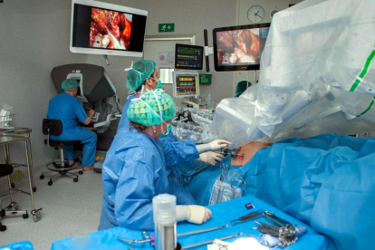 Operación de una extirpación de próstata con cirugía robótica.