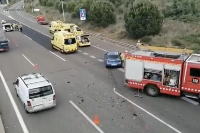 Imagen del accidente que se ha producido en la autopista, al término de Tarragona.