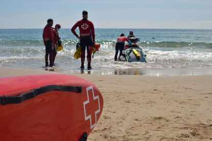 Imatge de les proves de selecció de socorristes aquàtics de la Creu Roja, que es van fer a l'Arrabassada aquest cap de setmana.