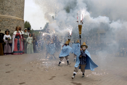 Les bruixes de Sallent durant l'homenatge a Jordi Fàbregas.