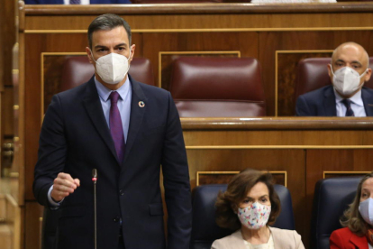 Plano medio del presidente del gobierno español, Pedro Sánchez, en la sesión de control en el Congreso.