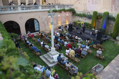 Imatge d'arxiu d'una activitat al jardí del Museu de la VIla Rural.