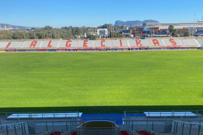 El estadio Nuevo Mirador donde juega el Algeciras CF es uno de los estadios donde jugarán los grana por primera vez este año.