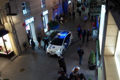 Imatge de la policia al lloc dels fets.