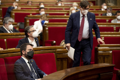 El portaveu del PSC, Salvador Illa, s'adreça al faristol del Parlament durant el ple d'investidura de Pere Aragonès.