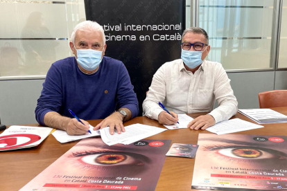 Antonio Barrero y Pere Virgili firmando el acuerdo anual.