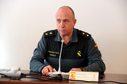 El tinent coronel Jordi Verger, cap de la comandància de la Guàrdia Civil de Tarragona, en roda de premsa.