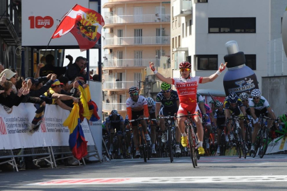 Imagen de la llegada de una etapa de la Vuelta|Bóveda el año 2011 en Tarragona.