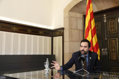 El president del Parlament, Roger Torrent, entrevistat per l'Agència Catalana de Notícies (ACN) el desembre de 2020