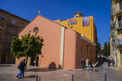 L'església de Sant Llorenç guarnida amb les lones dels passos del Gremi de Pagesos de Tarragona.