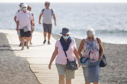 Turistes passejant per Tenerife.