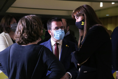 El vicepresidente en funciones y candidato de ERC, Pere Aragonès, la presidenta del Parlament, Laura Borràs, y la diputada de la CUP-G Eulàlia Reguant.