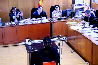 El acusado de matar a un hombre en marzo del 2021 en Tarragona declarando en la última sesión de juicio.