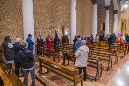 Després de molts anys, l'església de Sant Pau va tornar a acollir el viacrucis de Dilluns Sant, que tradicionalment es fa a la Part Alta.
