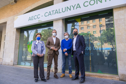 Vilallonga, Adan, Sierra i Gómez en la presentació del nou espai de l'AECC a la ciutat de Tarragona.