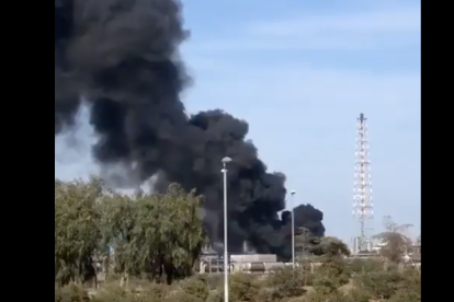 Imagen de la columna de humo extraída de un vídeo a redes sociales.
