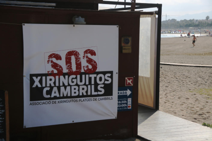 Pancarta de la Asociación Xiringuitos Playas de Cambrils.
