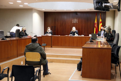 Pla general de la sala de l'Audiència de Lleida durant la celebració del judici.