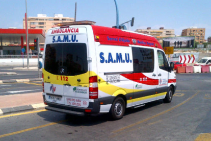 Imatge d'una ambulància del servei d'emergènices valencià.