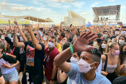 El público del concierto de Lágrimas de Sangre, en el Escenario Estrella Damm.