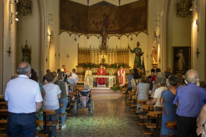 La imatge del Sant presidint la missa commemorativa.
