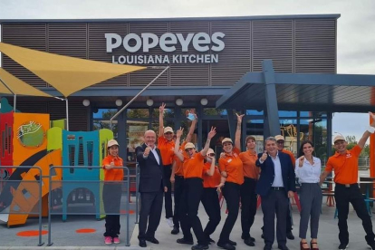 Una imatge de l'entrada del recent inaugurat 'Popeyes'.