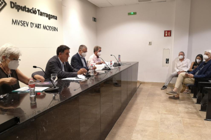 La Diputació de Tarragona repassa l'obra de l'escultor tarragoní Tom Carr en un llibre